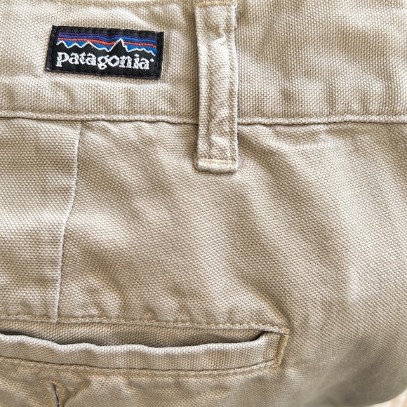 Patagonia size 40 x 30 organic cotton tan chino pants. Faded stain on knee. - Picture 4 of 6
